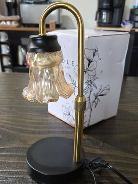 Vintage-Style Candle Warmer Lamp with Amber Glass Shade